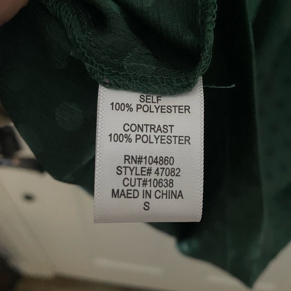 Chloe K polka dot top with bow in back - Picture 4 of 5